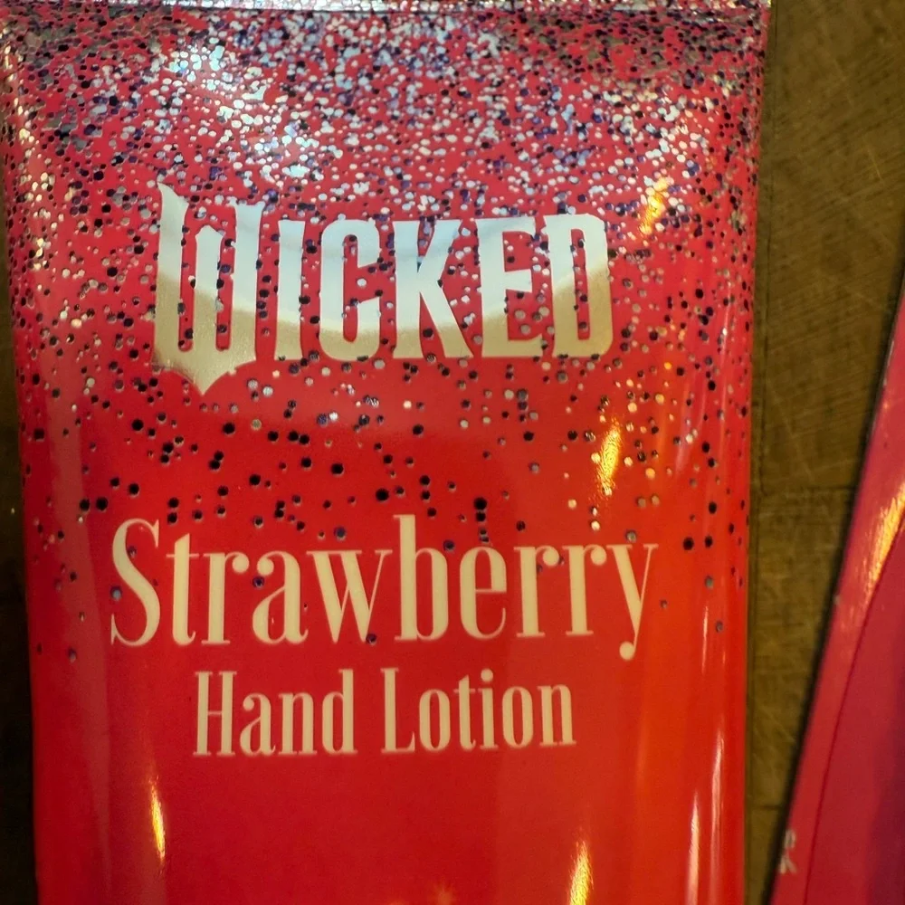 Wicked Pink Strawberry Lotion Hair Care Pink Brush Comb & Mirror Set NEW